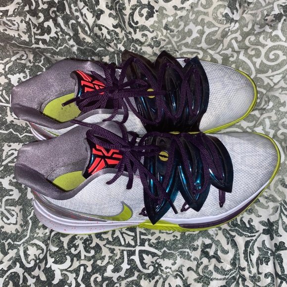 KYRIE MAMBA MENTALITY - Picture 5 of 6